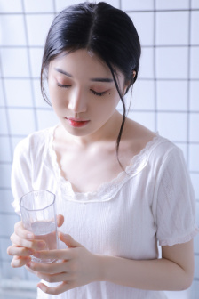 《丰满女人》hd